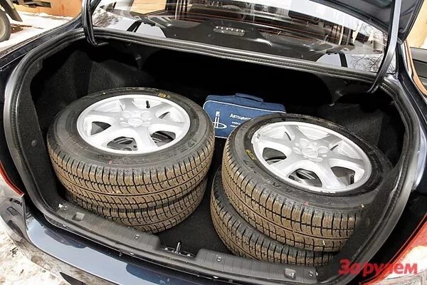 4 КОЛЕСА В БАГАЖНИК? ЛЕГКО! - Honda Civic 4D (9G), 1,8 л, 2012 года наблюдение D
