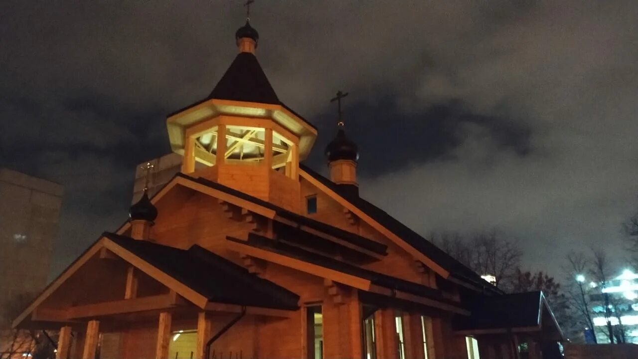 Храм царственных мучеников в ясенево. Храм святых царственных страстотерпцев москва. Храм святых царственных страстотерпцев в южном измайлово. Храм в честь святых царственных страстотерпцев в южном измайлово. Храм страстотерпцев в южном измайлово.