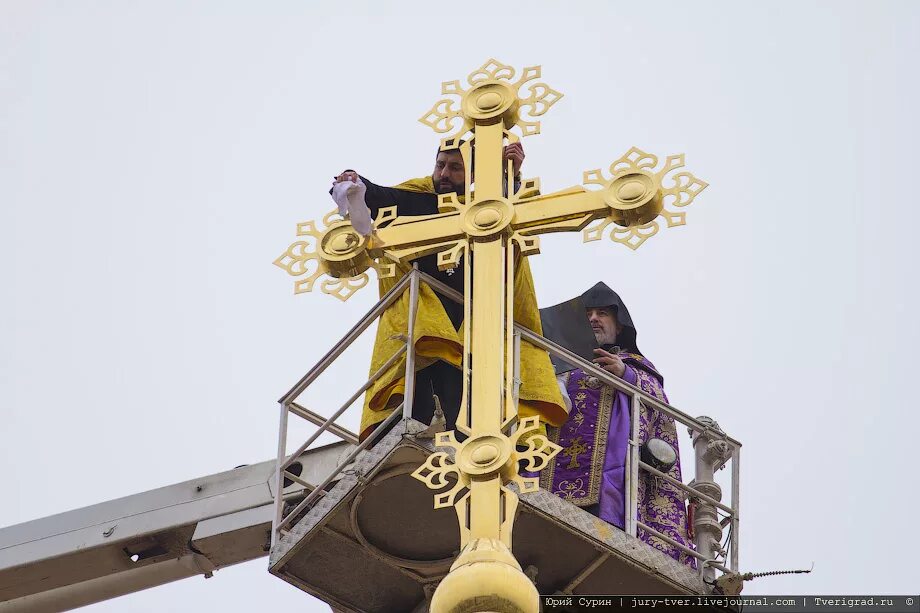 Армянский католический крест. Крест армянской григорианской церкви. Григорианская церковь крест. Армянская христианская церковь крест. Армянский напрестольный крест.