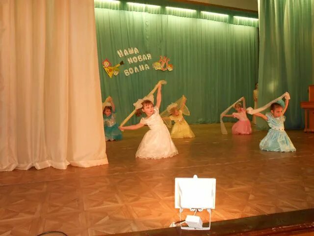 5 февральских роз танец в детском саду. Песня пять февральских. Танец пять февральских роз в детском саду видео. Пять февральских роз танец в детском саду. Танец пять февральских роз.