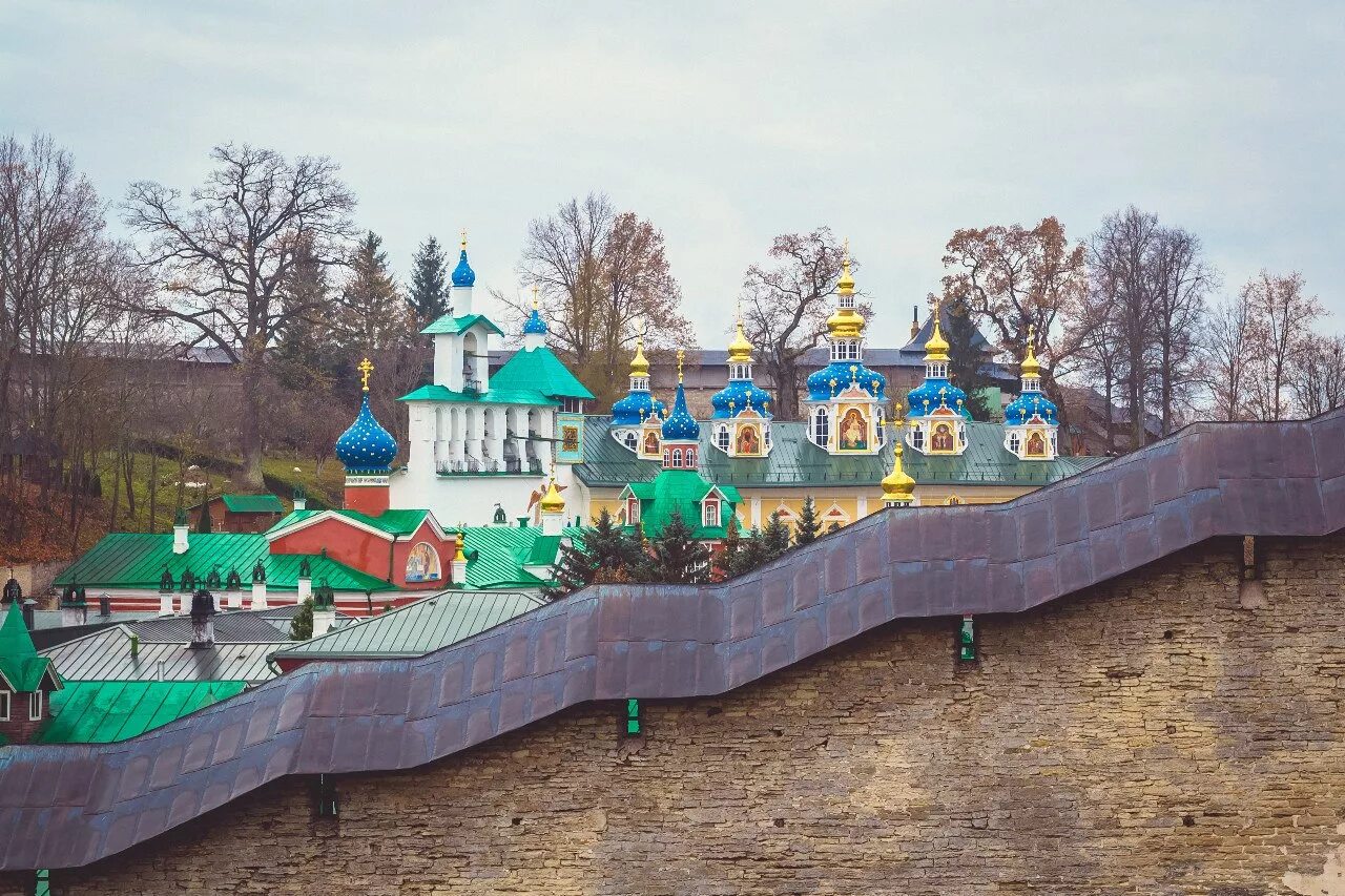 Псков печоры км. Печоры псков достопримечательности. От москвы до пскова карта. Псково-печерская крепость. Псков печоры км.