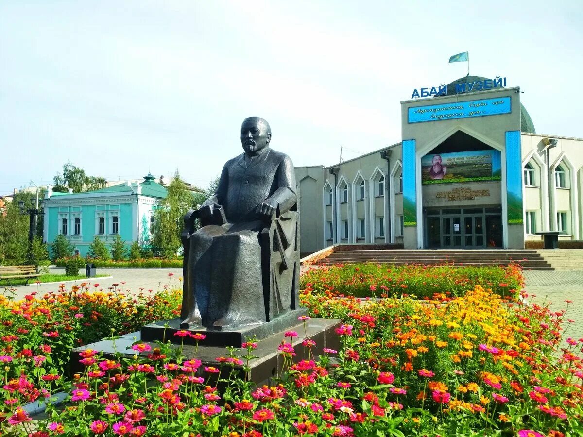 Книга лондон семейный путеводитель. Семипалатинская крепость 1718. Путеводитель для семьи. Семей путеводитель. Семей город в казахстане.