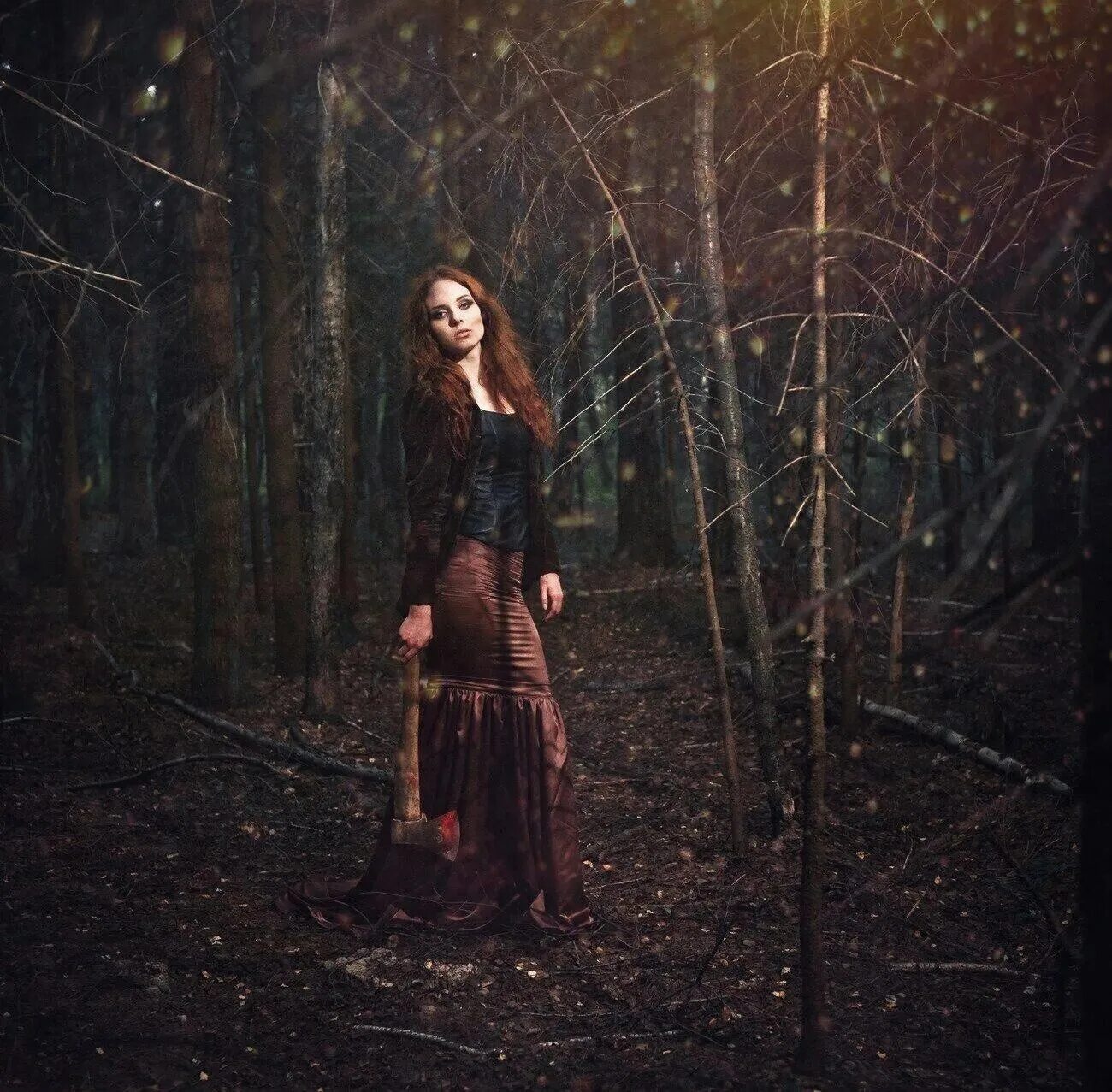 Фотосессия в лесу. Фотосессия в стиле ведьмы в лесу. Лесная ведьма. Девушка в лесу.