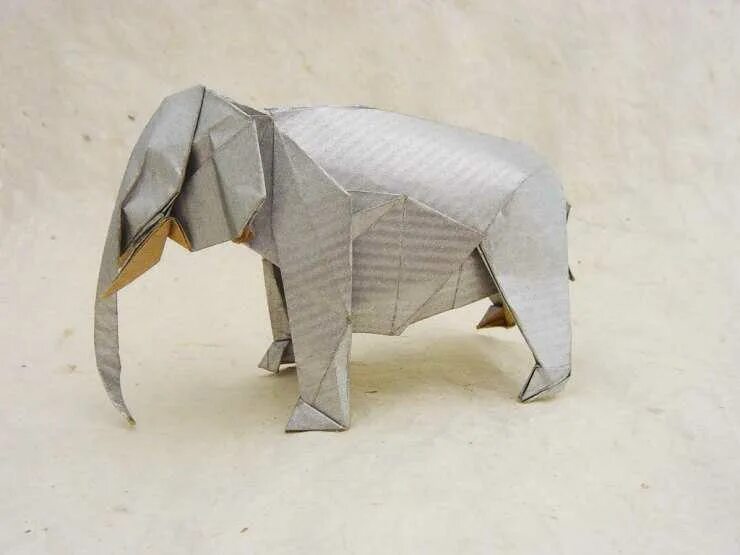 Оригами слон. Оригами Слоненок. Слоник из оригами. Бумажный слон оригами. Слоник из бумаги