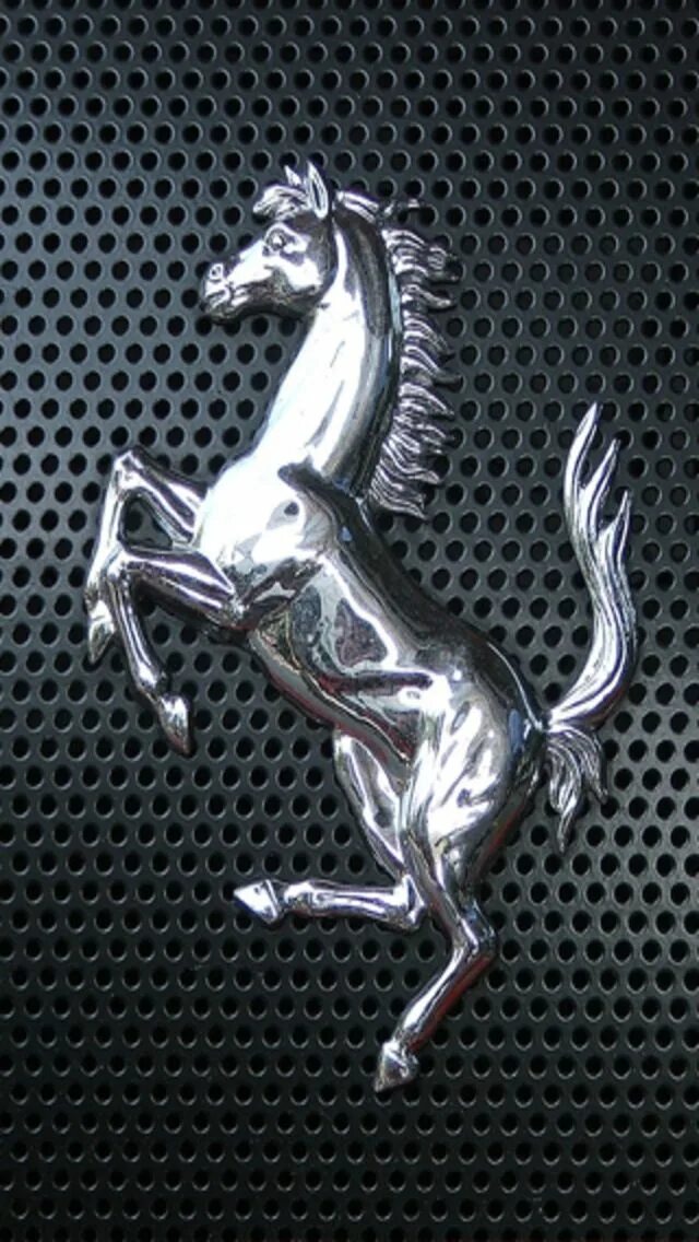 Бренд на коне. Марка автомобиля с лошадью. Автомобильный значок с лошадью. Машина с логотипом лошади. Лошадь на значке автомобиля.