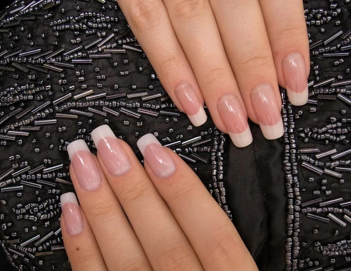 натуральный маникюр 2022 на короткие ногти. овальные ногти. натуральный маникюр. ногти 2023францущский маникюр. красивые натуральные ногти.