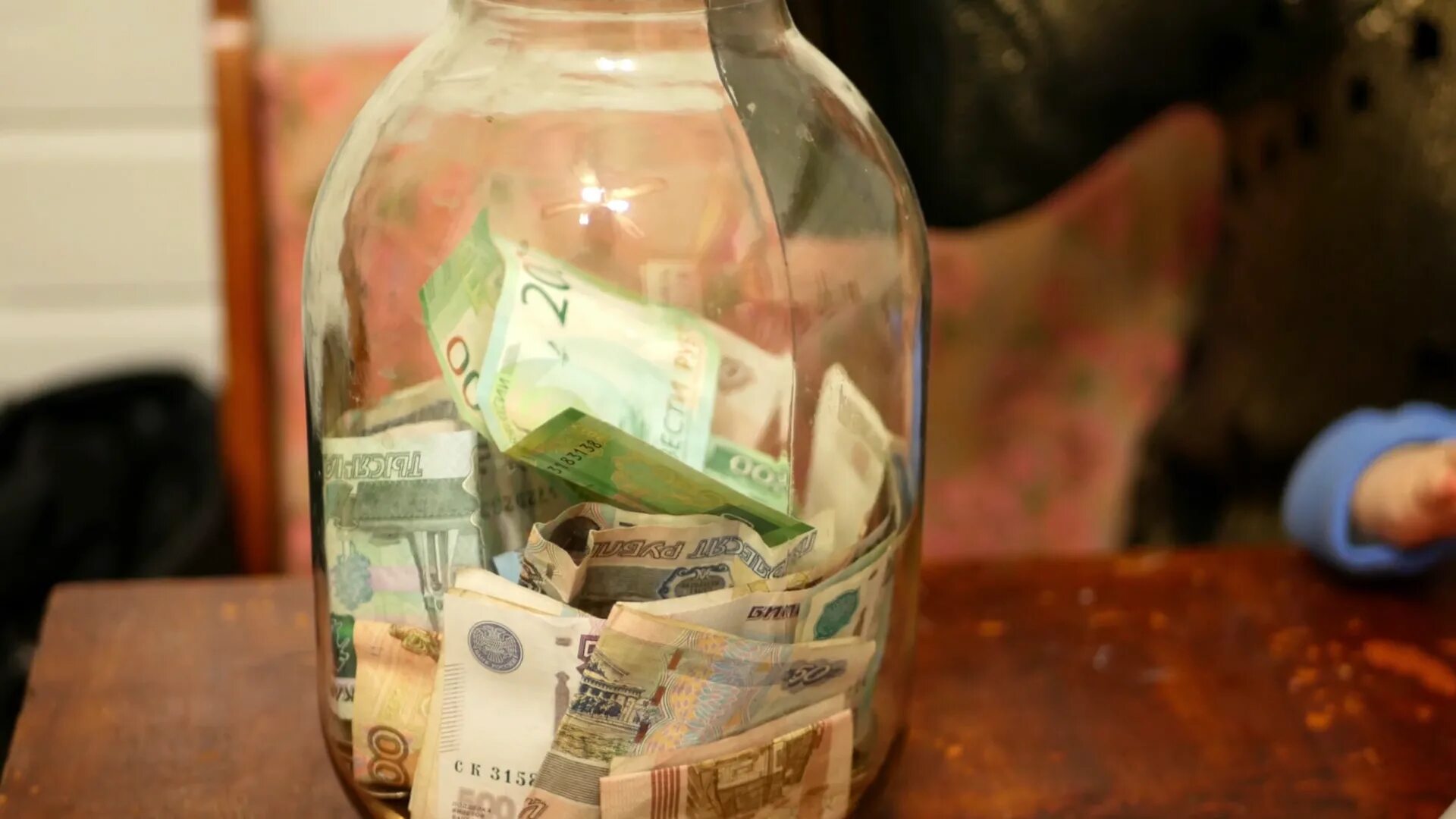 Хранение денег в банке. Обои деньги. Как сохранить деньги от инфляции. Наследство деньги. Хранить ли деньги на вкладах.