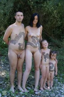 Body paint de Sébastien, Laetitia, Louane et Maïlis, en famille. 