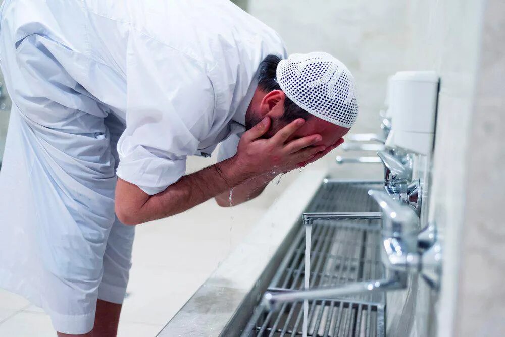 Полное омовение перед рамаданом. Ablution Muslim. Омовение в Исламе. Тахарат в Исламе.