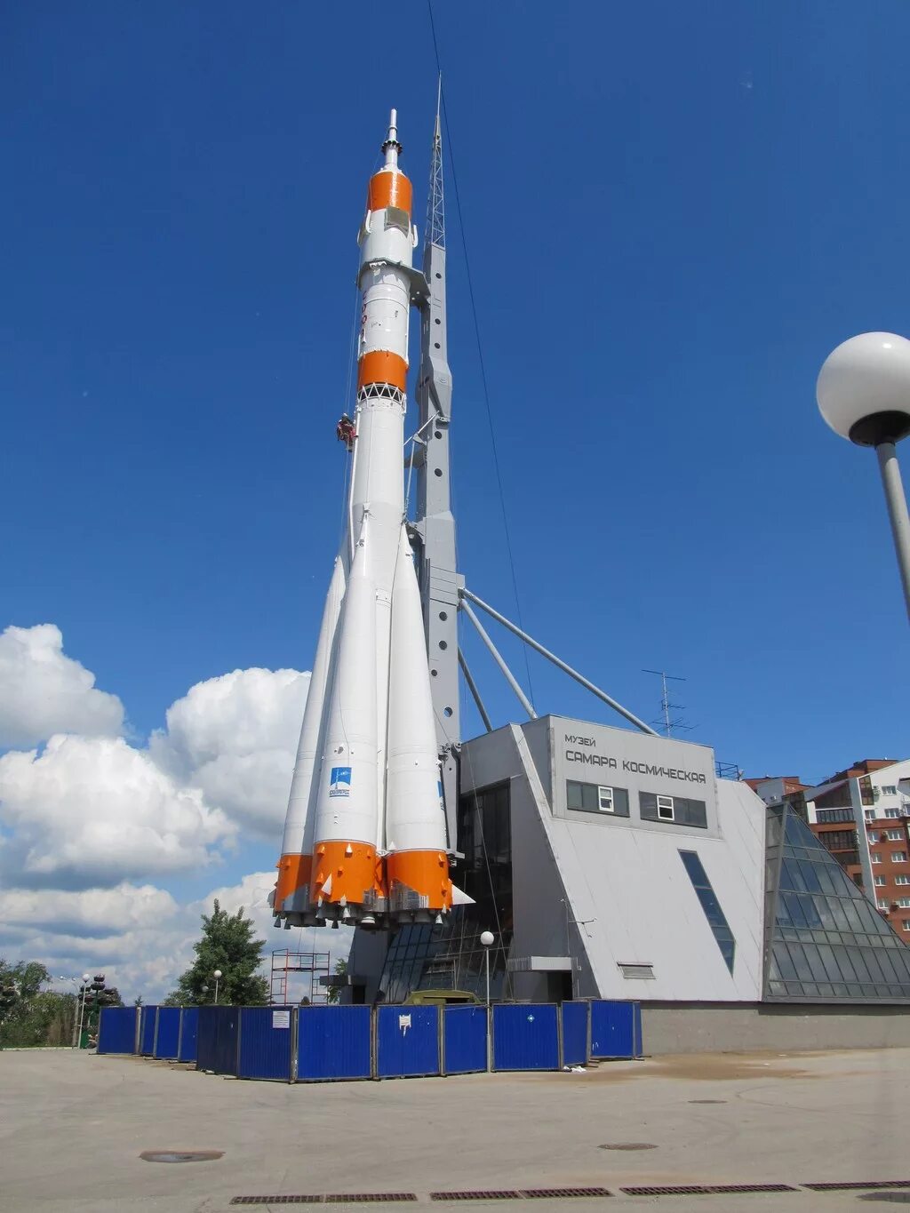 Музей самара космическая. Музей ракета самара. Памятник ракетоносителя союз самара. Ракета союз домик. Достопримечательности самары самары.