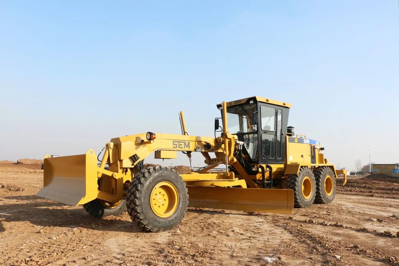 Грейдер 922. Автогрейдер caterpillar sem 922. автогрейдер sem 922 габариты. автогрейдер sem 922 топливный бак. sem 922 грейдер габариты.