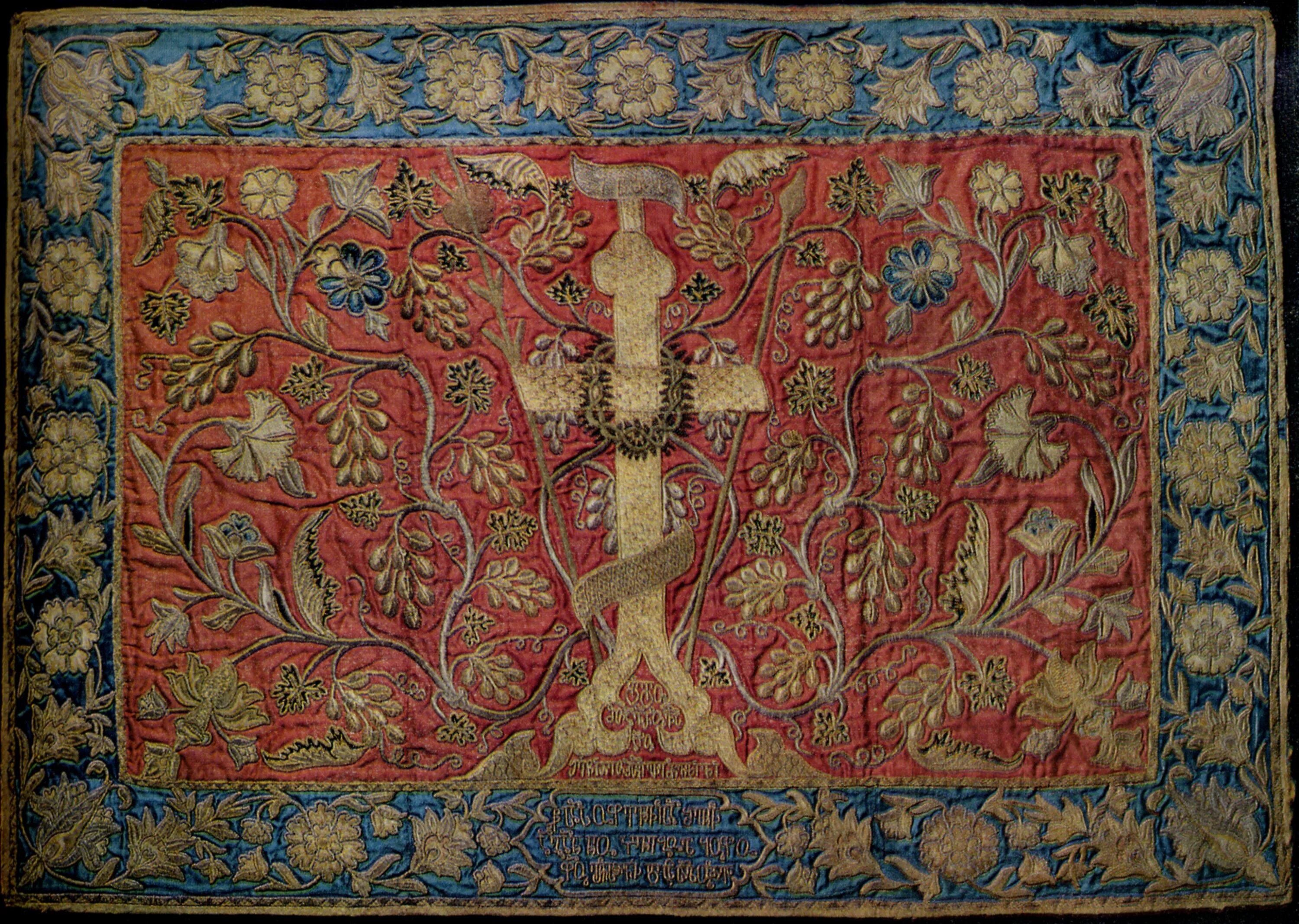 Пелена Голгофский крест. Голгофский крест 17 век. Старинные церковные ткани. Процветший крест. Красная пелена