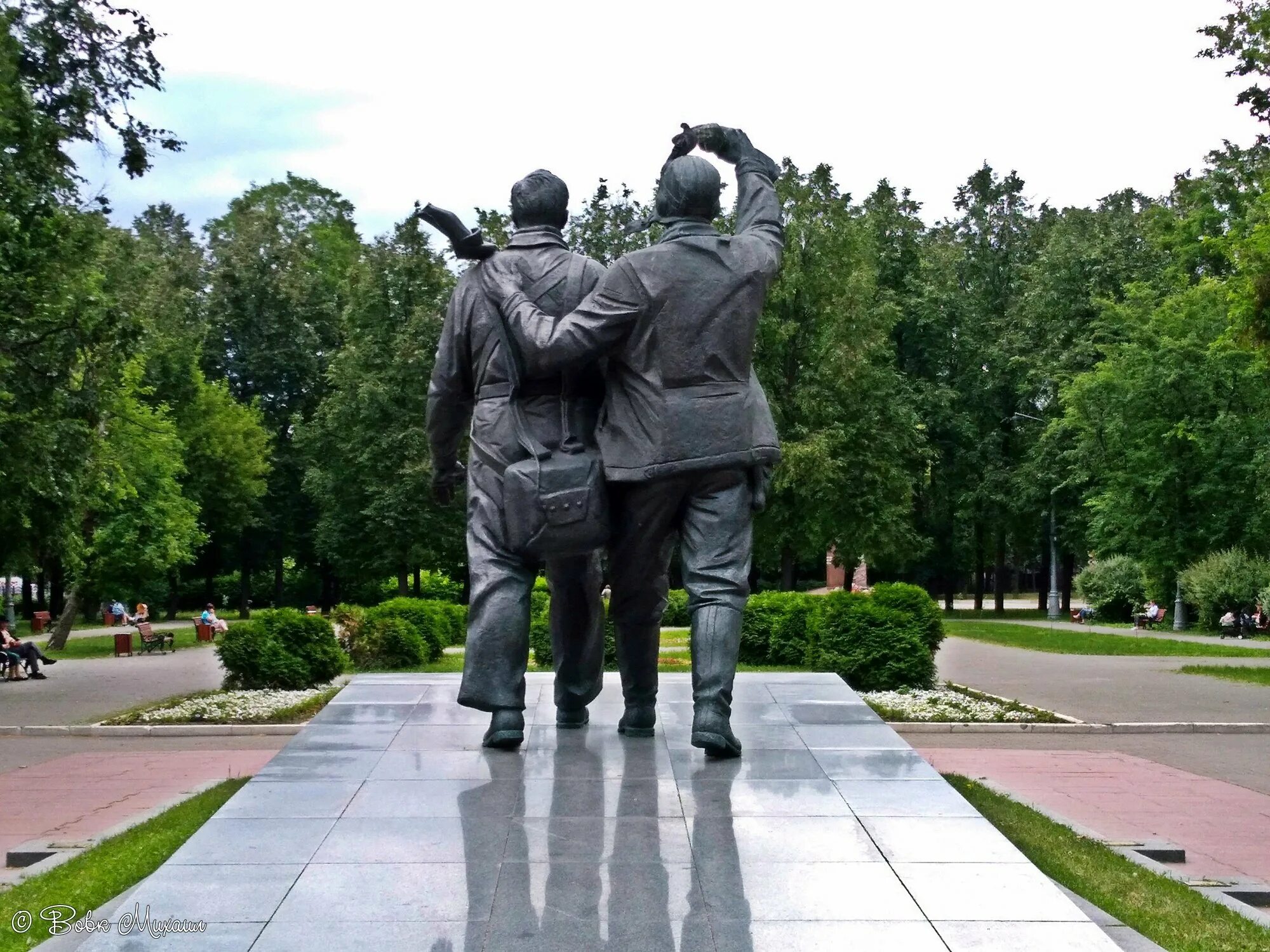 Памятник лётчикам французского авиаполка «Нормандия-Неман». Мемориал Нормандии Неман Москва. Нормандия Неман памятник во Франции. Москве памятник летчикам эскадрильи «Нормандия–Неман». Нормандия неман новосибирск