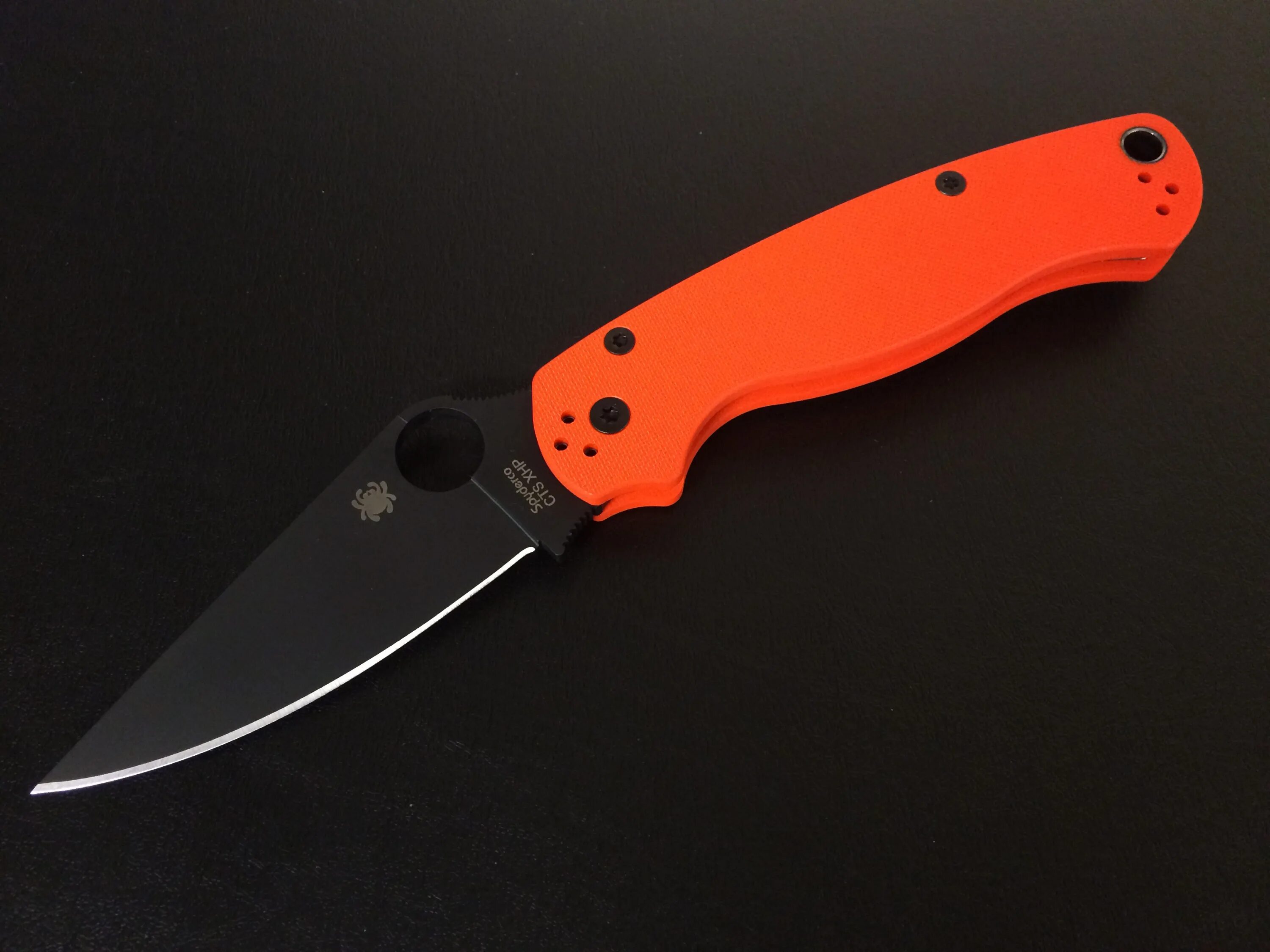 Спайдерко парамилитари. Spyderco Paramilitary 2 Orange. Spyderco CTS-XHP. Spyderco Paramilitary 2 CTS - XHP. Spyderco Paramilitary 2 Wharncliffe.