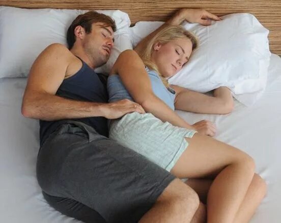 Sleeping friend. Wife Sleep other. Spoons in sleeping. Жена возбудила друзей мужа