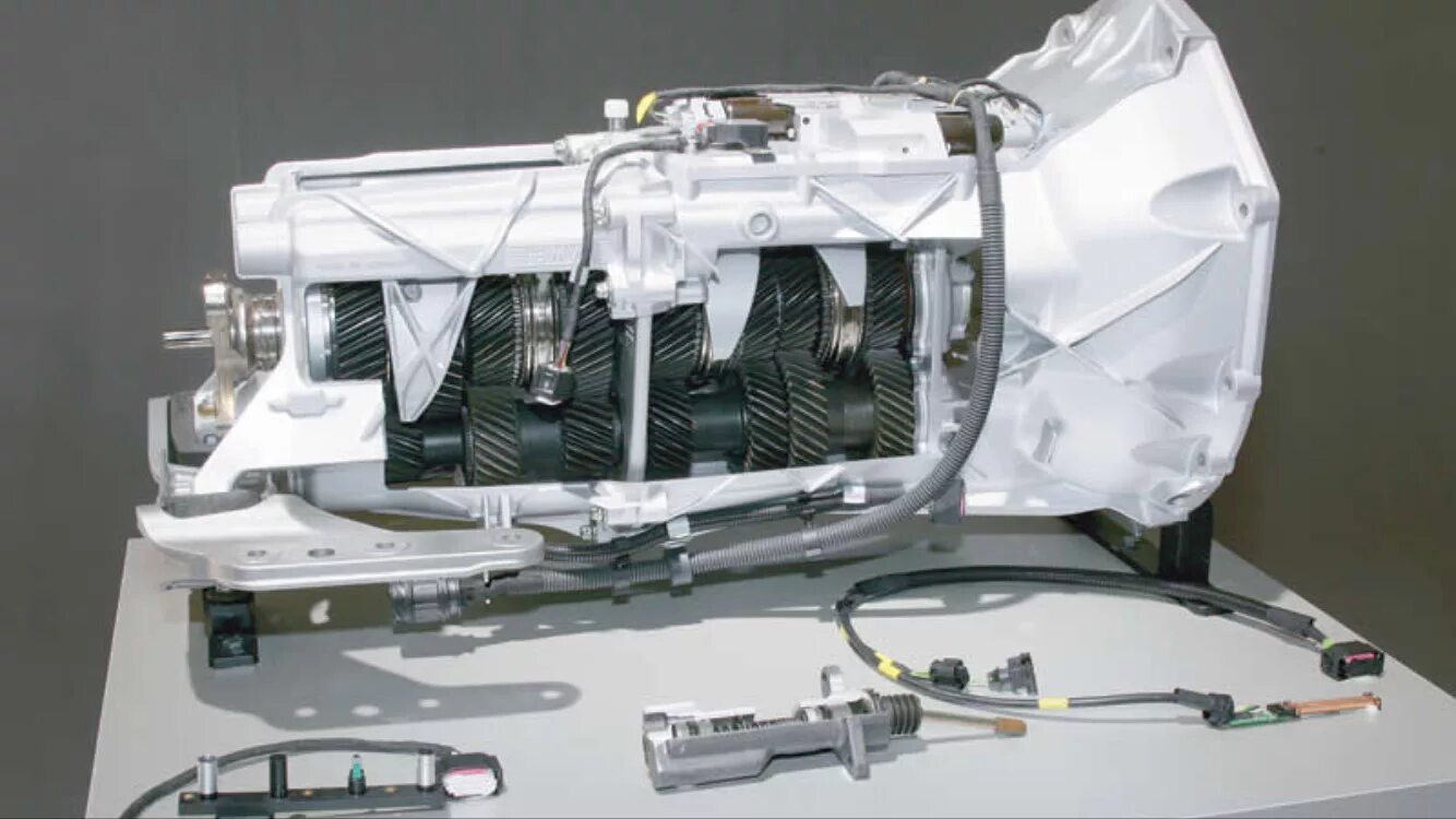 Трансмиссия bmw xdrive. E60 m5 smg. Полный привод кватро ауди с3. Полноприводная трансмиссия. Трансмиссия м5.