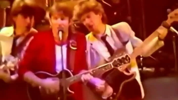 Primus-sievert ab 2079. Примус рок группа ссср. Плита на жидком топливе следопыт гелиос pf-gsp-g01. Группа примус девочка в баре. Примус девочка.