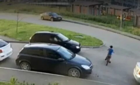 Уехать с места дтп во дворе