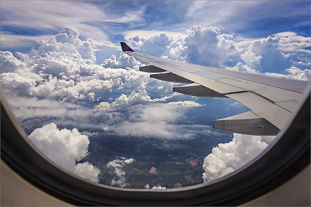 The view is beautiful. Иллюминатор Боинг 737. Вид из окна самолета. Вид из иллюминатора самолета. Небо из иллюминатора самолета.