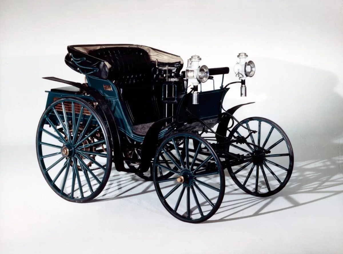 Двухместный экипаж. Benz velo 1894. Первый автомобиль Бенца Victoria 1893.