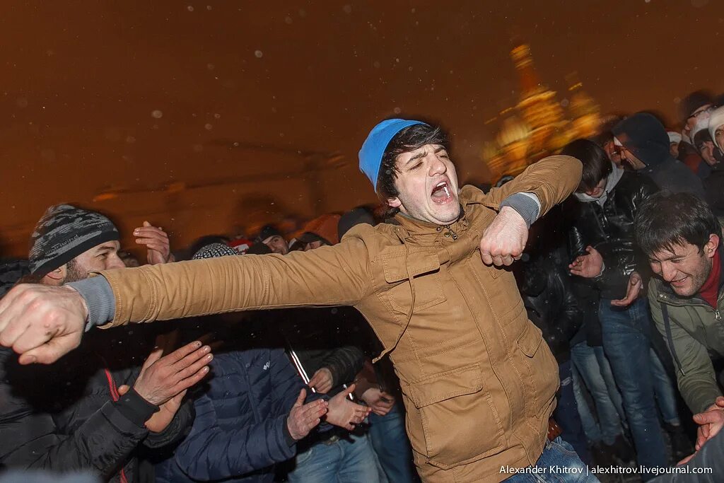 Чурки в Москве. Лезгинка на красной площади. Москва красная площадь чурки. Чурки в Москве на новый год.