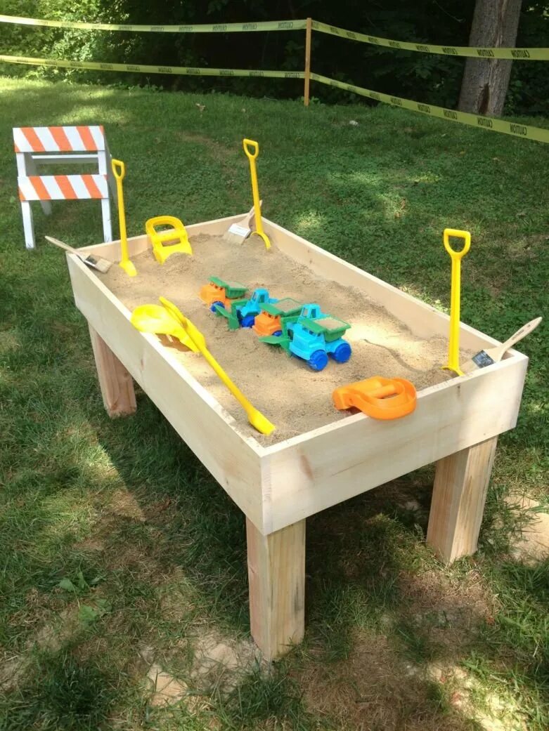 Что можно сделать на детской площадке. Детские площадки с песочницей. Песочница для детской площадки. Песочница со столиком. Песочница в садике.