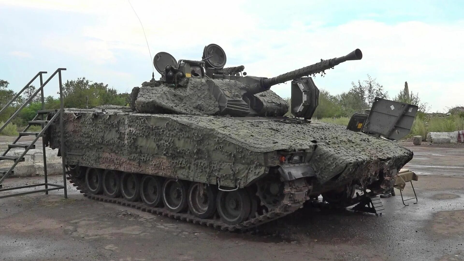 БМП CV-90. Шведская БМП cv90. БМП CV-9040. CV 90 БМП парк Патриот.