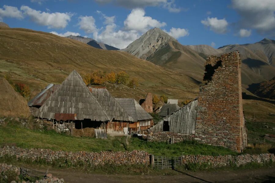 Есть ли южная осетия. Южная Осетия. Село кроз Южная Осетия. Южная Осетия Цхинвал горы. Эрман Южная Осетия.