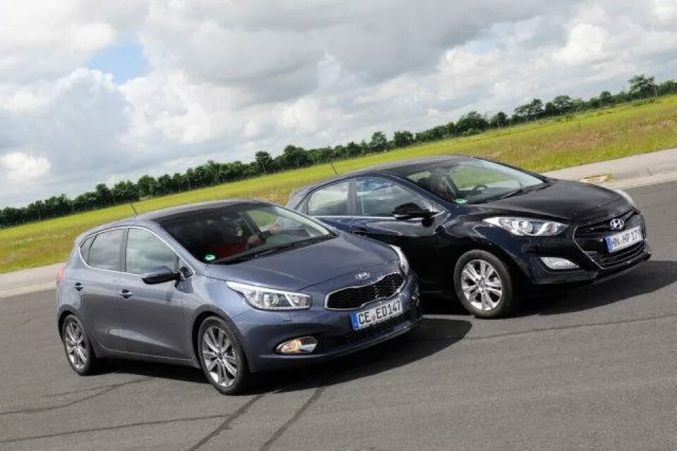 Сид 30. Hyundai i30 Kia Ceed. Kia Ceed vs Hyundai. Hyundai Elantra i30. Киа СИД И Хендай i30.