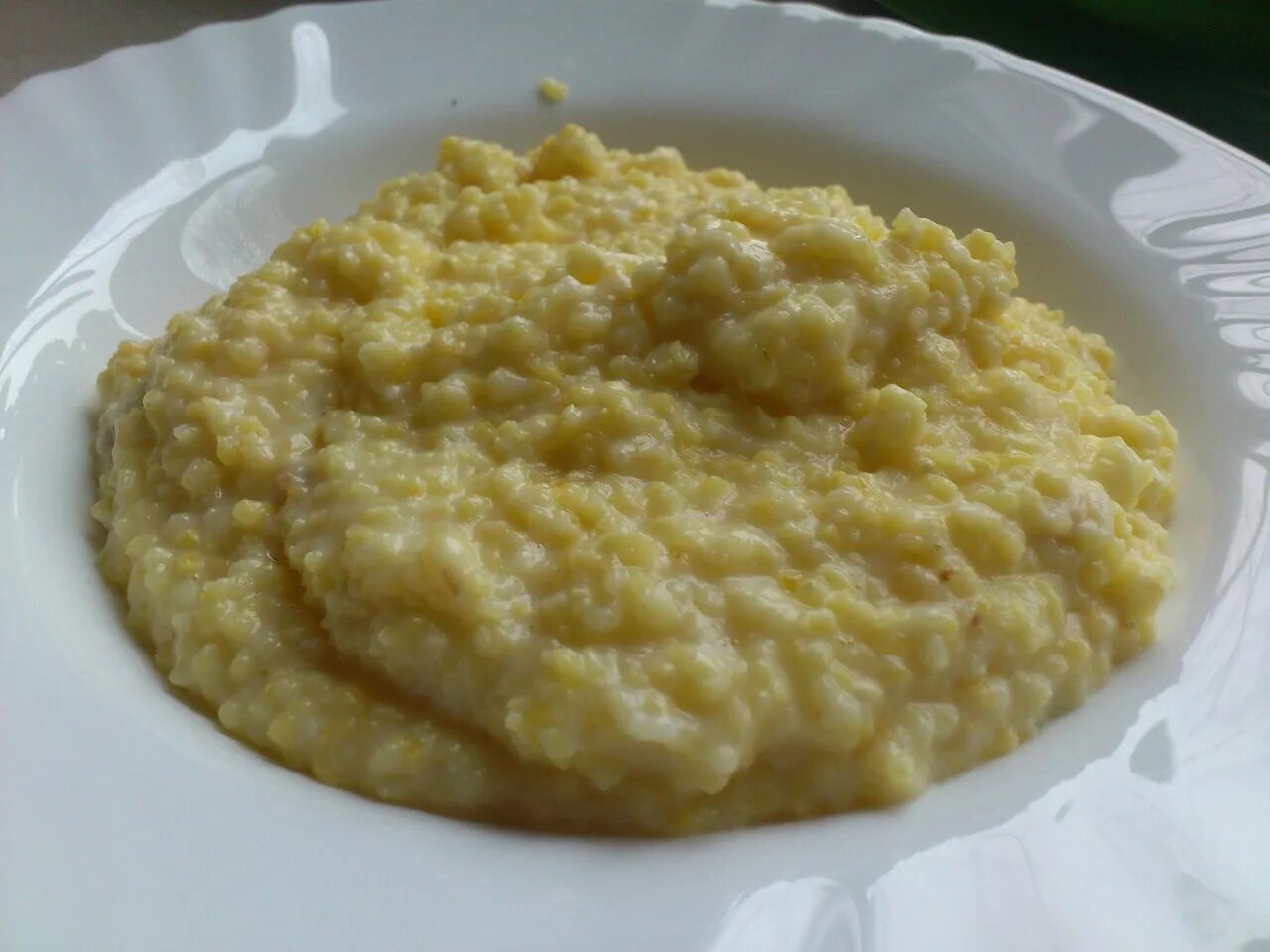 Кукурузная каша. Кукурузная крупа вареная. Кукурузная каша на воде. Кукурузная каша с тыквой на молоке. Кукурузная каша маис.