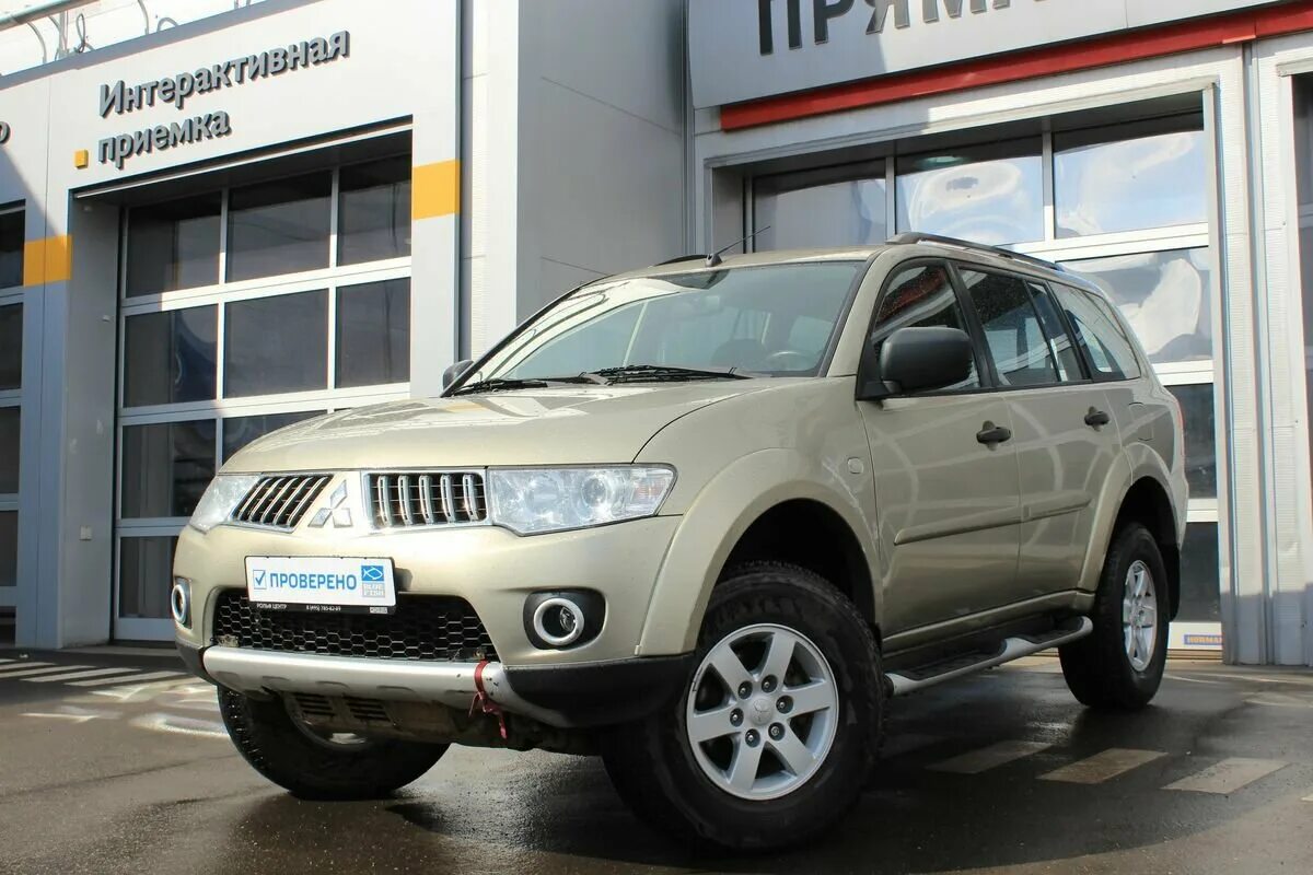 Pajero sport 2 2010. Паджеро бирюзовый. Mitsubishi pajero sport 2 белый. Mitsubishi pajero sport механика. Mitsubishi pajero sport механика.