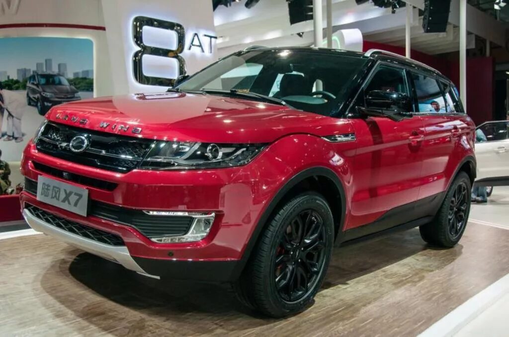 Китайская копия. Китайский ленд Ровер Эвок. Китайский range Rover Evoque. Landwind x7 и range Rover Evoque. Китайский Рендж Ровер Landwind x7.