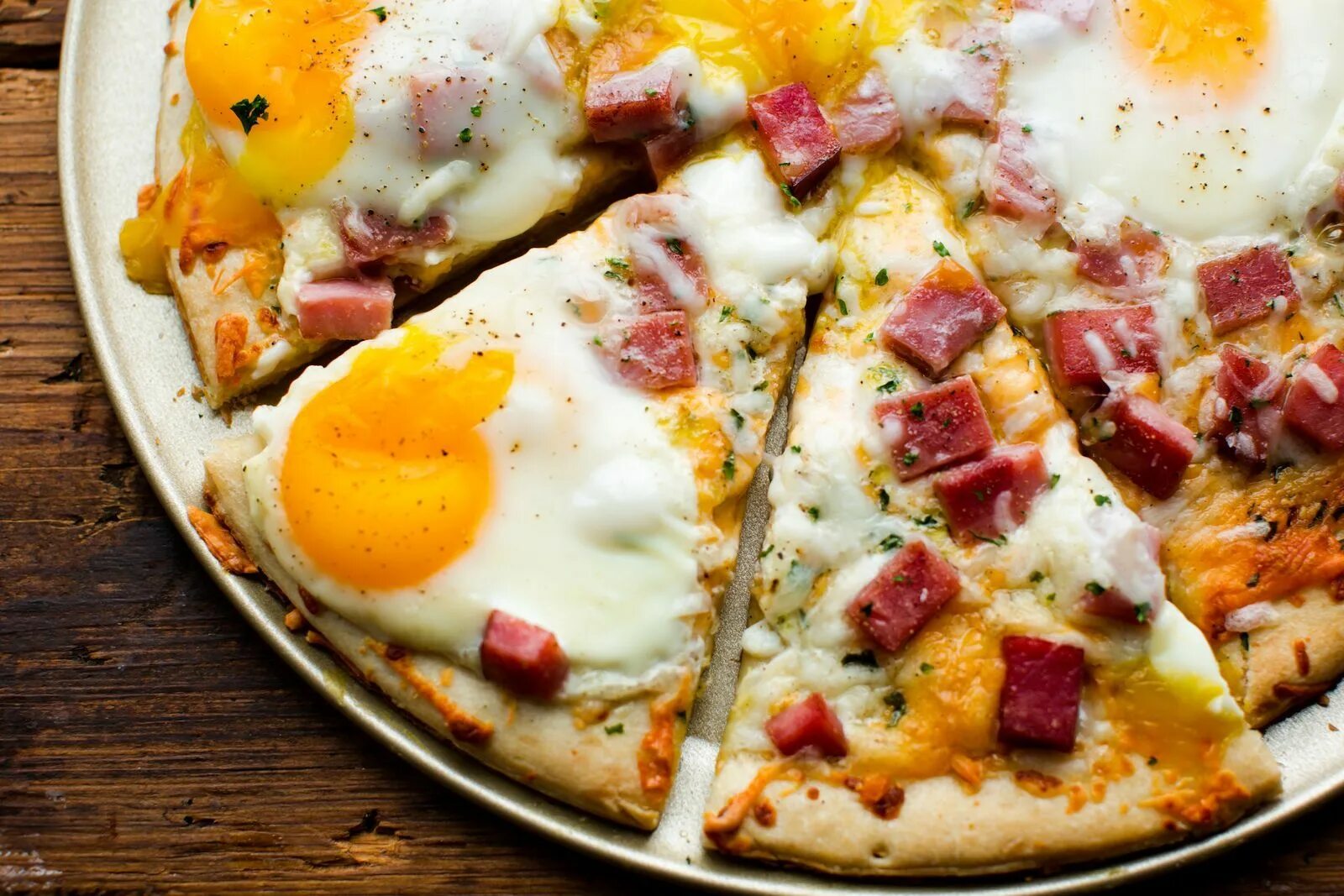 Breakfast pizza