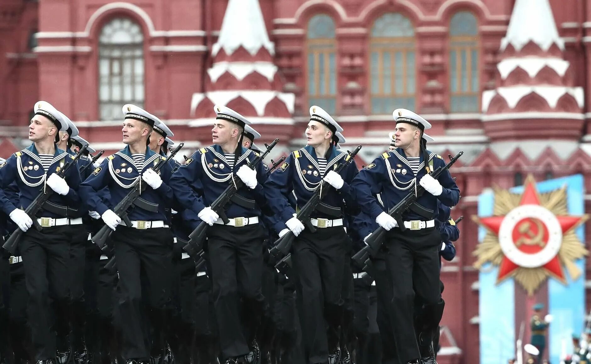 Парад 9 мая 2021 москве. Парад Победы 2021 года на красной площади в Москве. Парад на красной площади 9 мая 2021. Парад 2021 на красной площади. Военный парад в Москве 2021.