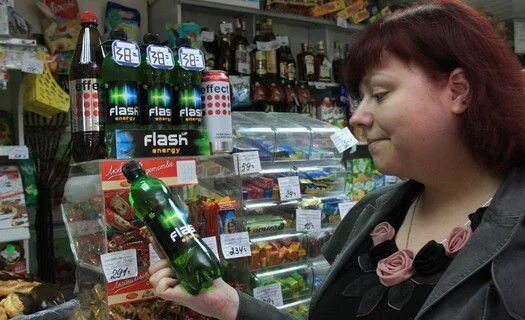 со скольки лет продают телефоны