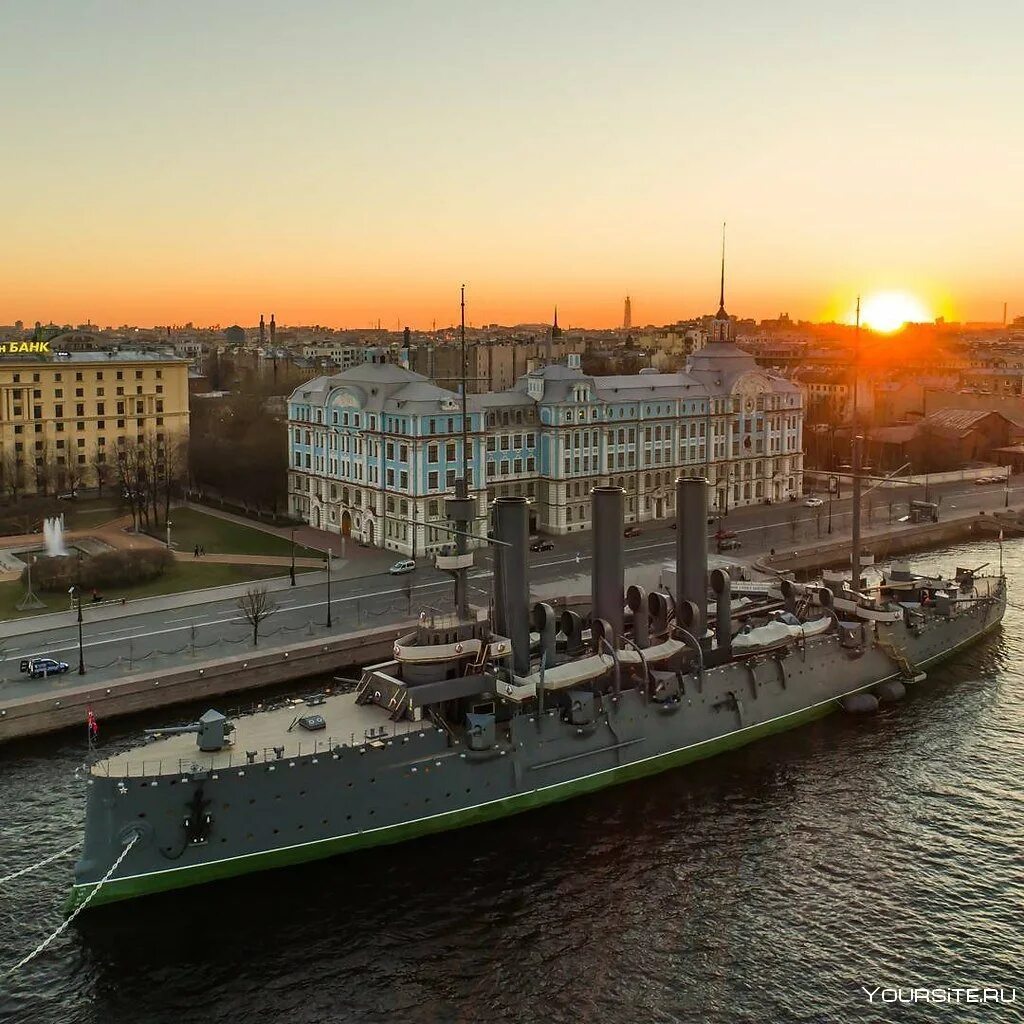 Куда можно сходить в питере летом. Крейсер аврора в санкт-петербурге. аврора питер крейсер. набережная аврора санкт-петербург. гостиница возле крейсера аврора в питере.