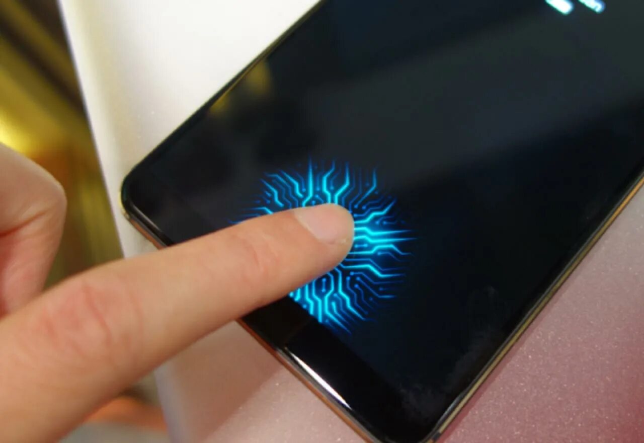 Vivo отпечаток. Сканер отпечатков пальцев. Сканер отпечатка пальца на смартфоне. Смартфон со сканером отпечатков пальцев в экране. Samsung s10 сканер отпечатка.