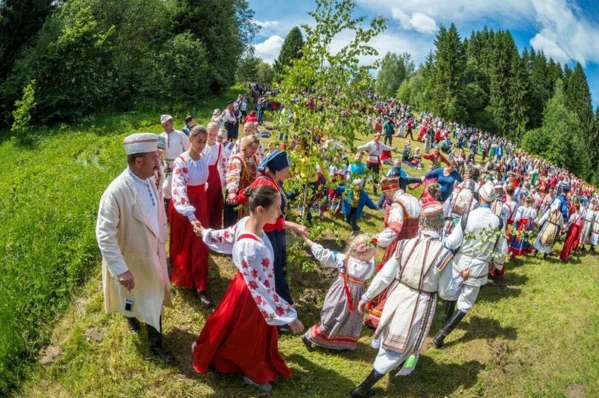 Троицкие гуляния фольклорный фестиваль. Народный праздник Троица. Народные гуляния на Троицу. Народные обрядовые праздники.