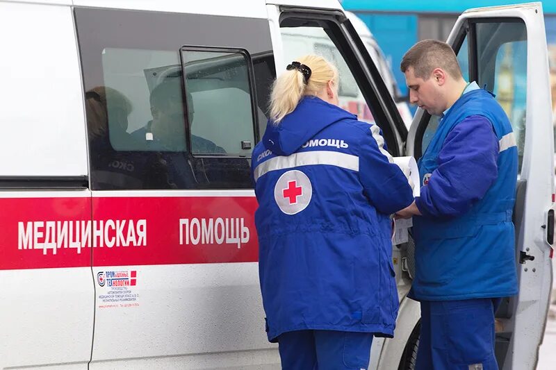 Шмаринов бородинское сражение. Оказание первой помощи при дпт. Полицейские оказали помощь. Скорая полиция. Помощь тушину.