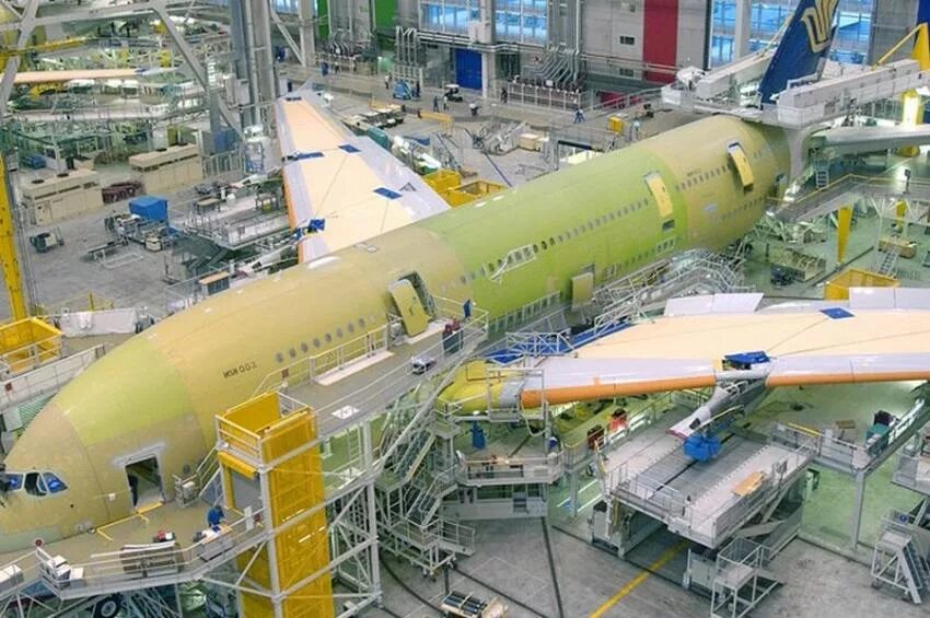 Авиационная промышленность сша. +ан-124 +дрло. Авиационная промышленность. Сборочный завод boeing. Ан-124 транспортный самолёт.