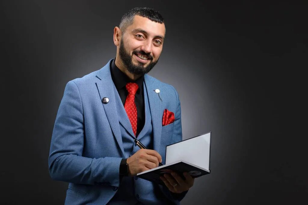 Анастасия волочкова и чермен дзотов. Чермен дзотов фото. Чермен стендап. Чермен дзотти. Анастасия волочкова и чермен дзотов.