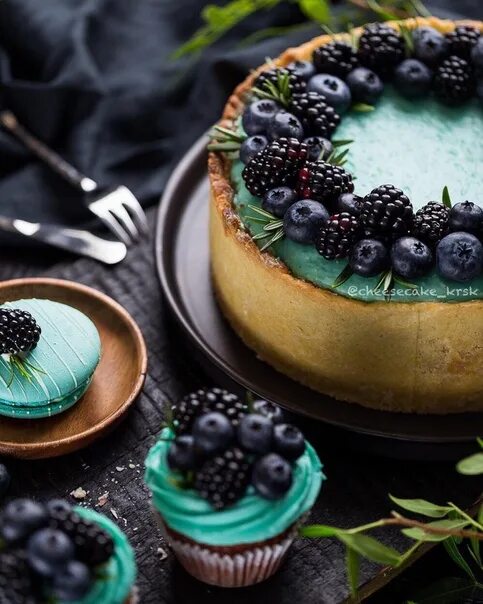 Владхлеб мини тортики. Свадебный торт шахты вдохновение. Торт для маленькой компании владхлеб. Тортики по кусочкам купить в уфе фирма мир. Шахты вдохновение торты.