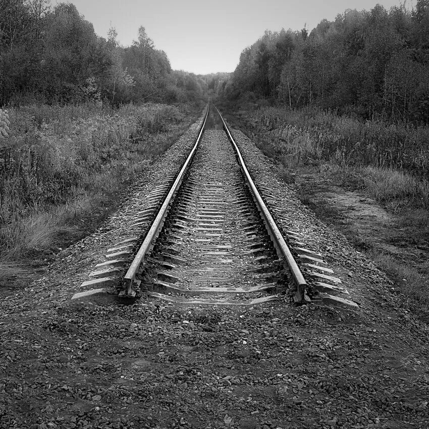 Кручи никуда. Дорога уходящая в никуда. Дорога в никуда фото. Мост в никуда калюжный. Кручи никуда.