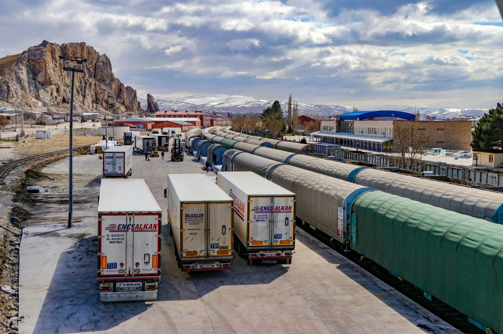 Дела грузовые. Станция Астара Иран. Транспорт в Иране. Транспортная инфраструктура Ирана. Грузовой поезд.