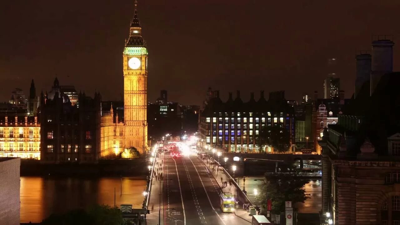 Moody Street Photos Of London After Dark By Luke Holbrook - Design You Trust - D