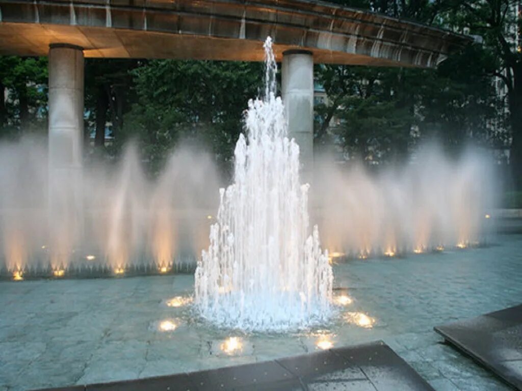 Струи воды фонтана. Фонтан Тип Тиффани. Вода в фонтане. Водный фонтан. Струя фонтана.