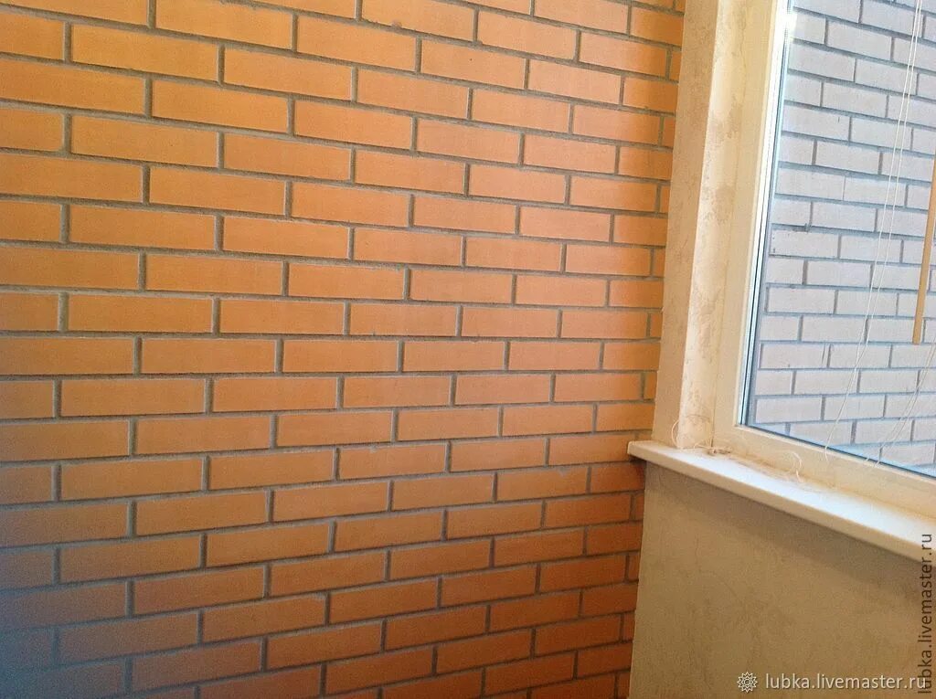 Какой краской можно покрасить кирпич. Крашеный кирпич. крашеный кирпич на балконе. краска для кирпича для внутренней отделки балкона. покрасить кирпичную стену.