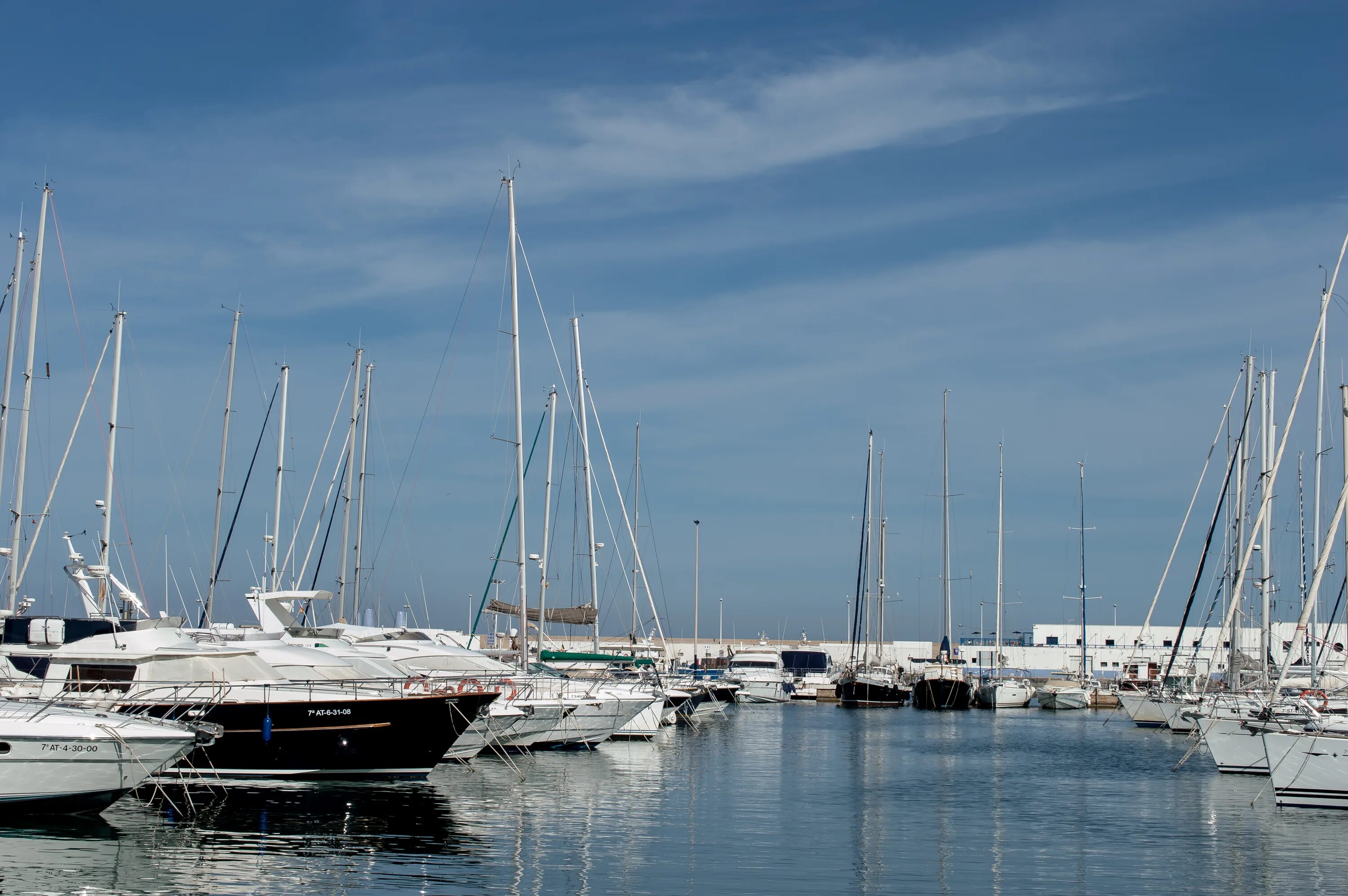 Marina sea. Marina sea. Пришвартованная яхта. По гавани с яхтами фото. Marina sea.