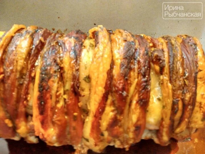 карбонат свиной запеченный в духовке. вкусный карбонат в духовке. свинина карбонад запеченная в духовке. шпигованная свинина карбонат. вкусный карбонат в духовке.