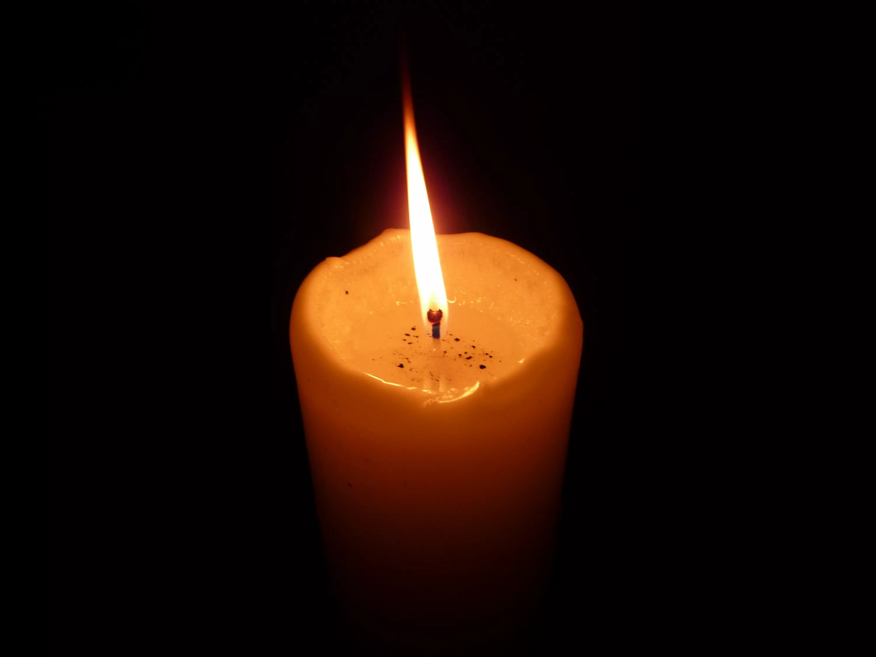 Горящая свеча. Сгоревшая свеча. Горящая церковная свеча. Горящая свеча гиф. Горящая свеча 22.03 2024